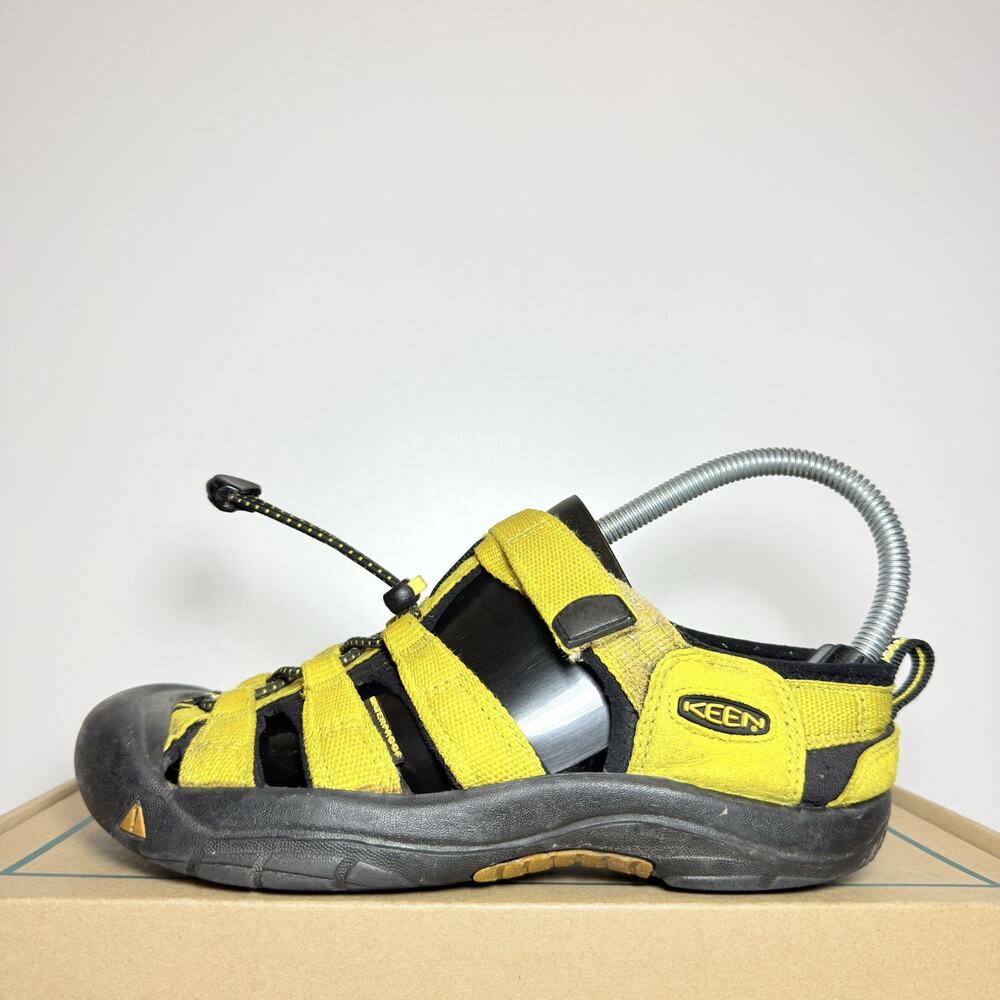 KEEN Newport H2 Youth 4 Kids Waterproof Hiking Water Sandals Yellow Black Used